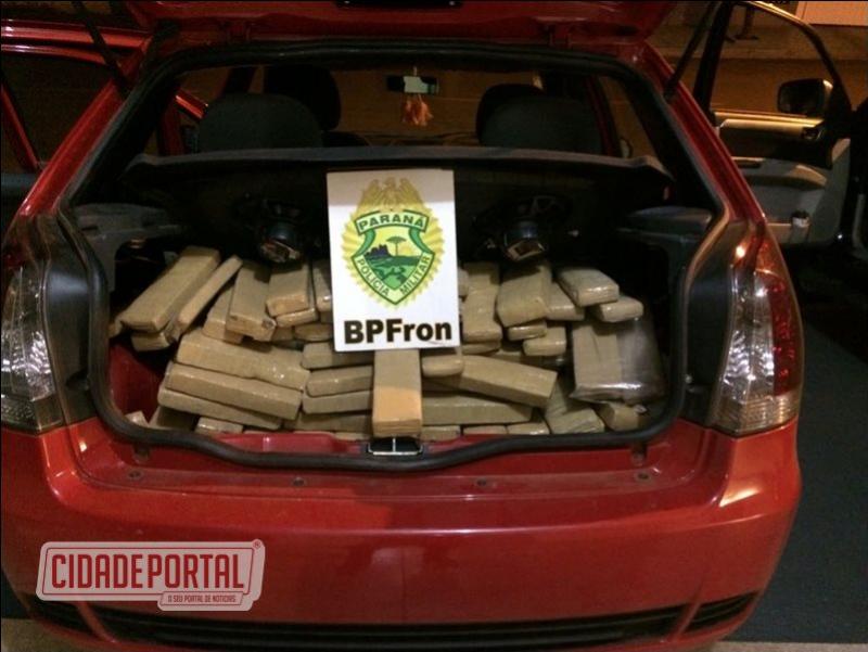 BPFRON apreende um Fiat-Palio com aproximadamente 195 kg de maconha no porta malas