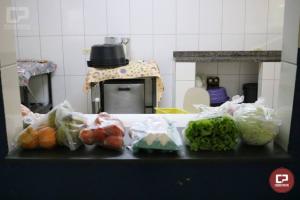Secretaria de Educao de Goioer realiza entrega dos kits de alimentao escolar nesta tera-feira, 30