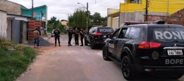 Suspeitos de matar tenente em Campo Largo so mortos em confronto com a polcia