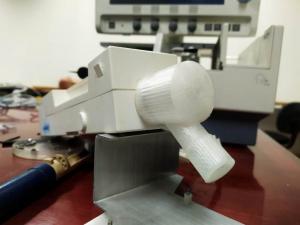 Engenheiros e alunos da Unioeste criam peas e consertam equipamentos hospitalares com impressoras 3D
