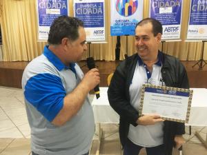 Rotary Goioer entrega certificados para empresas parceiras