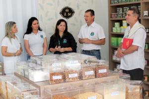 Pedro Coelho participa de inaugurao de loja de produtos naturais instalada na Av. Daniel Portela em Goioer