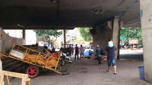 Doria realoca moradores de rua em quadra de futebol para Cidade Linda