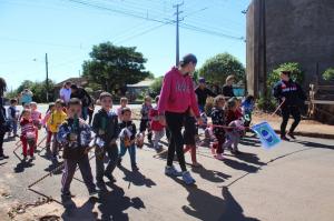 Crianas do CMEI Candeias e Santa Brbara realizaram desfile cvico