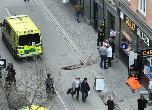 Caminho atropela pessoas em Estocolmo; polcia fala em 4 mortos e 15 feridos