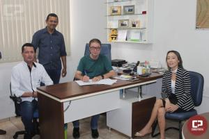 Prefeito de Quarto Centenrio assina ordem para construo da nova Escola Municipal