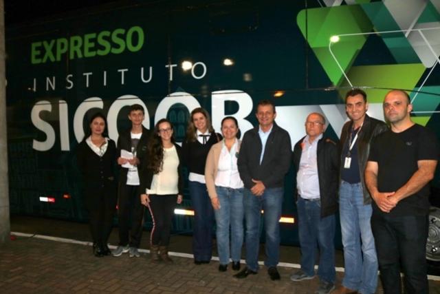 Prefeito Pedro Coelho visita instalaes do Expresso Instituto Sicoob em Goioer