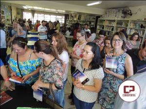 Sena realiza mais uma edio do seu projeto Um P de Livros em Campo Mouro