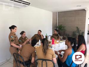 Policiais Femininas do 25 BPM participam de Ch de Rosas em comemorao ao Dia Internacional da Mulher