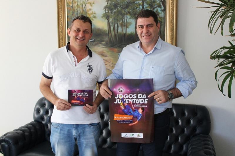 Prefeito de Barbosa Ferraz entrega convite oficial ao Prefeito Pedro Coelho para abertura dos Jogos da Juventude fase Regional