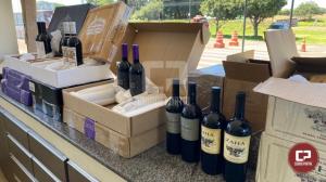 PRE de Cianorte apreende 72 garrafas de vinho importado em Tuneiras do Oeste