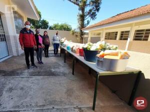 Escolas Estaduais do NRE de Goioer entrega kits de alimentos da merenda escolar