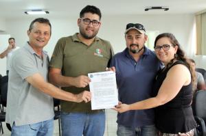Prefeito Pedro Coelho assina contrato de concesso de uso de Barraces Industriais com seis empresas