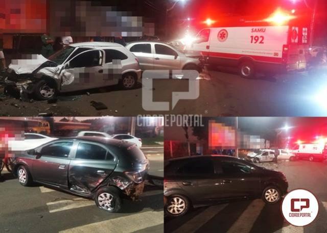 Acidente envolvendo 3 veículos deixa duas pessoas feridas em Goioerê