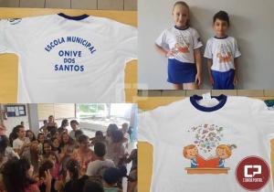 Uniforme da Escola Onive dos Santos foi apresentado durante uma palestra sobre o sentido do Natal