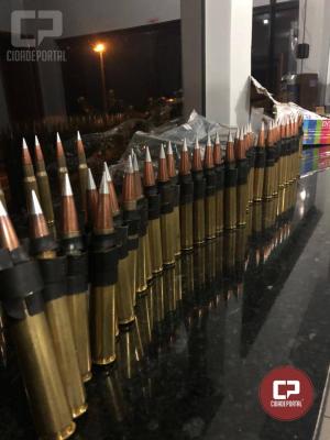 Polcia Rodoviria Estadual de Ipor apreende veculo roubado carregado de munies de grosso calibre