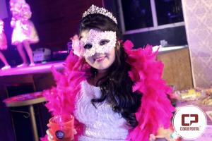 Larissa Sagava comemora seus 15 anos com noite de Debutante