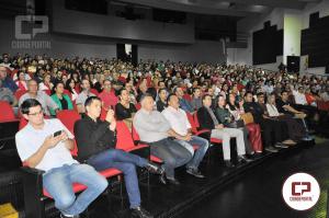 Palestra Limites Extremos lotou o Teatro Municipal em Campo Mouro