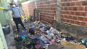 Prefeitura de Goioer realiza limpeza em residncia de acumulador de lixo