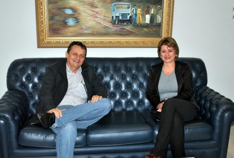 Pedro Coelho e Presidente da Comcam Angela Kraus debatem fortalecimento da Comcam