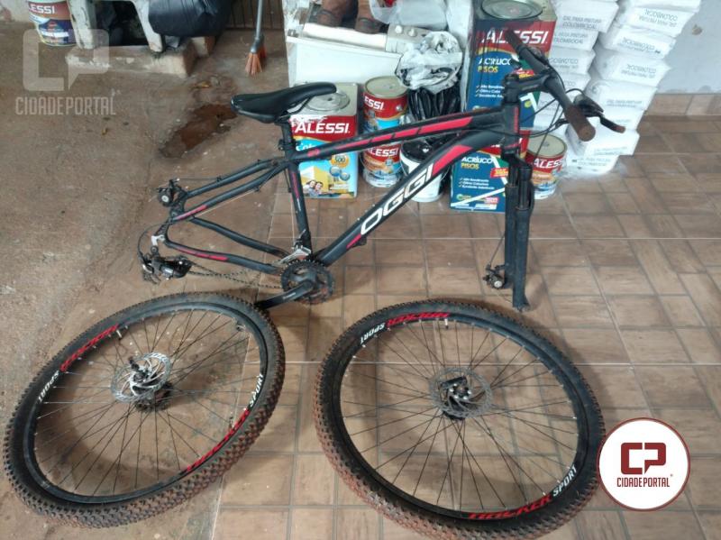 Bicicleta furtada em Quarto Centenrio foi encontrada em forro de casa e entregue na Polcia Militar