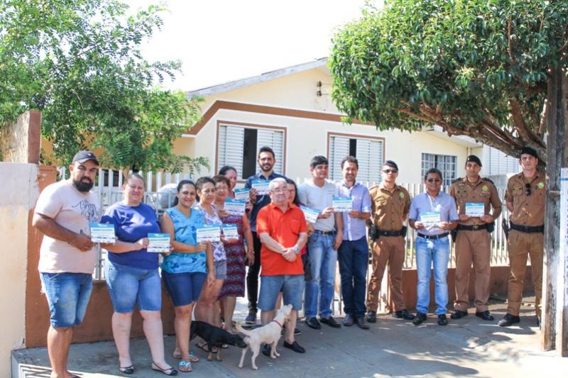 Cmara e Polcia Militar Iniciam distribuio das plaquinhas do Vizinho Solidrio