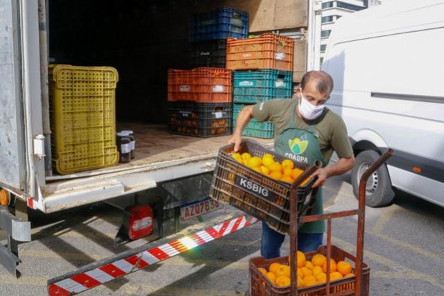 Governo do Paran inicia doao de alimentos do Compra Direta