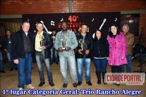 Trio Rancho Alegre  campeo da 2 eliminatria do Festival da Viola na Comunidade Canjarana