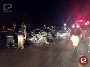 Cinco pessoas ficam feridas em acidente entre dois automveis e uma carreta na PR-323, em Cruzeiro do Oeste