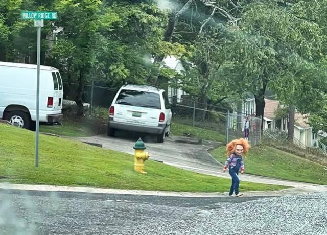 Menino de cinco anos se veste de Chucky e assusta vizinhos nos EUA