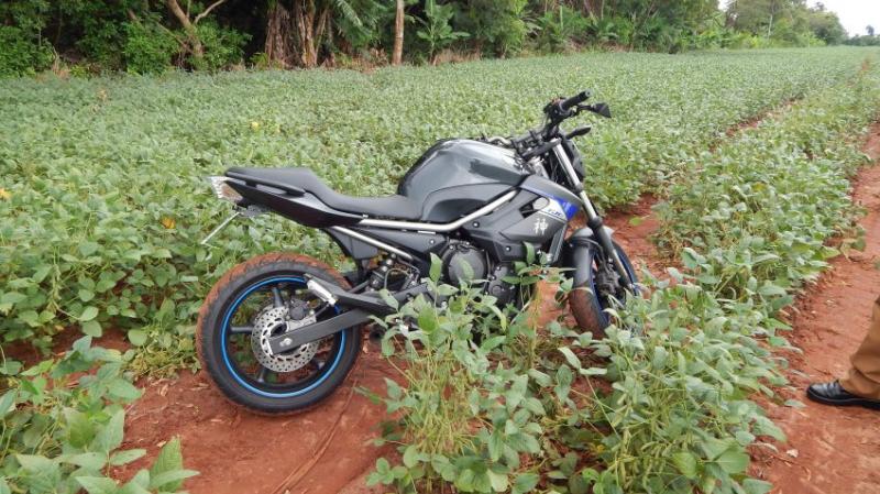 Aps informao de morador Policia Militar recupera uma motocicleta modelo Yamaha Xj6