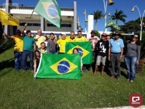 Dezenas de pessoas se reuniram em Goioer durante a manifestao de apoio a Jair Bolsonaro