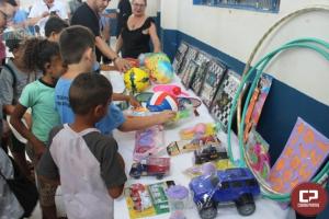 Projeto Cidados do Futuro de Quarto Centenrio recebem brinquedos de alunos da Dom Bosco