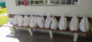 Equipe do Ncleo e todos colaboradores das Escolas Estaduais participaram das entregas de kits de merenda