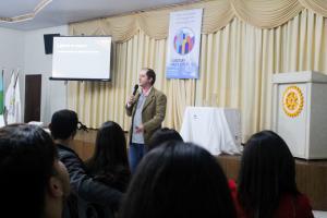 Projeto do Rotaract reuniu mais de 150 jovens para discutir empreendedorismo
