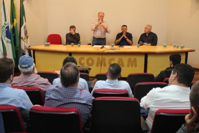 Chefe da Casa Civil do PR se reúne com prefeitos da Comcam e destaca investimentos na região