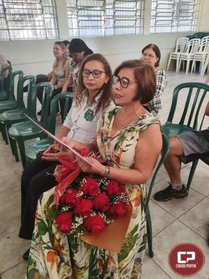 Ex-diretora e professora foram homenageadas pelo Colgio Estadual Vila Guara