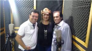 A cantora Clo Barbosa gravou msica com Adel e Caim